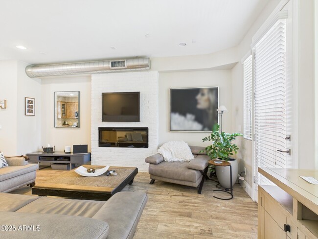 Foto del edificio - 4816 N Woodmere Fairway