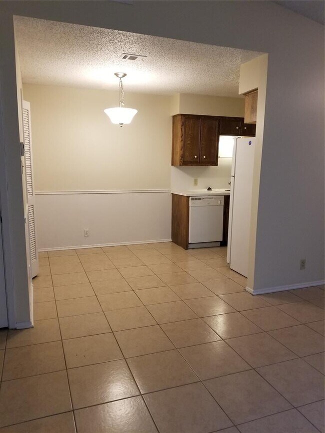 Foto del edificio - 2804 Thrushwood Dr