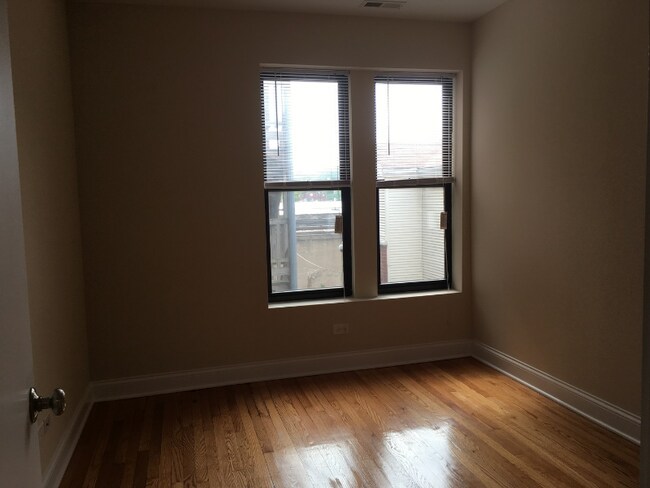 Foto del edificio - 5400 N Winthrop Ave