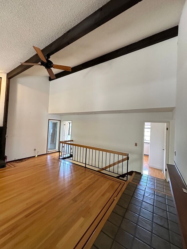 Foto del edificio - Expansive House in the Monclair Village, Q...