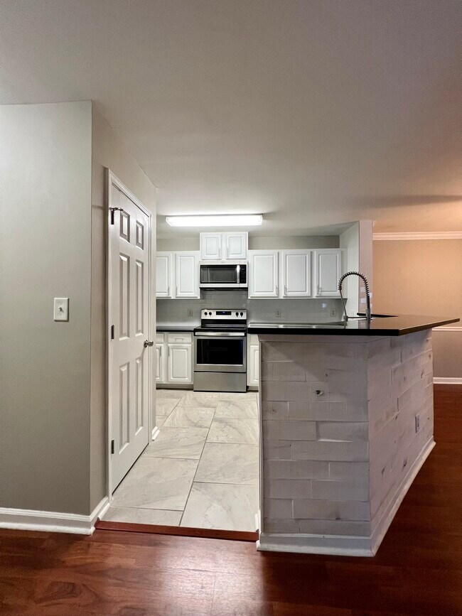 Building Photo - 9308 Walden Park Dr