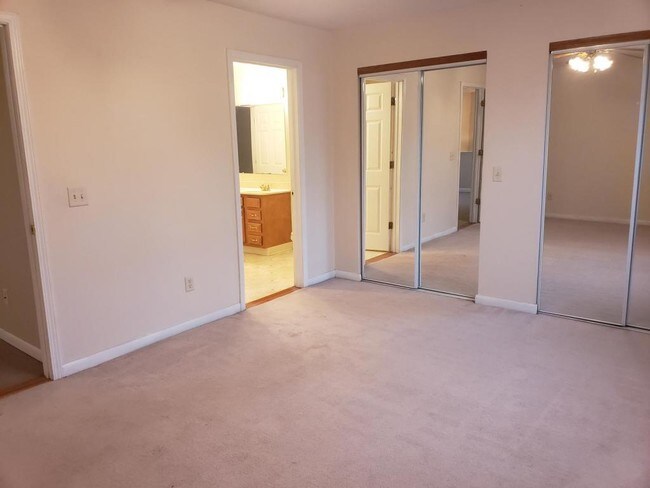 Foto del edificio - 1206 Six Points Road, Unit A