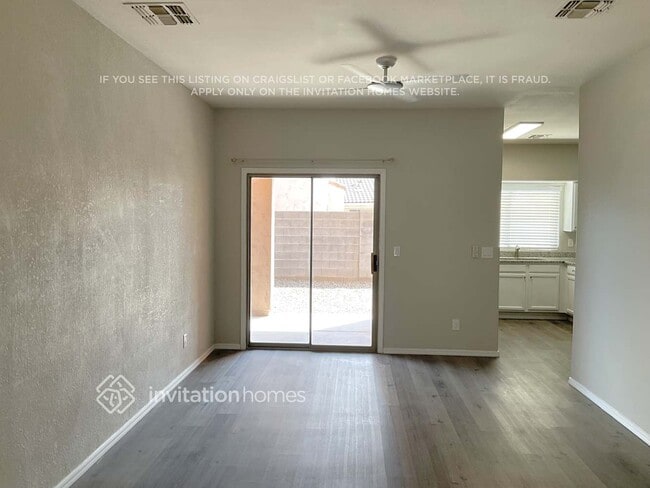 Foto del edificio - 10427 E Billings St