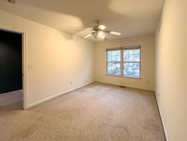 Foto del edificio - 3BD/2.5BA Townhouse - Hydraulic Rd.