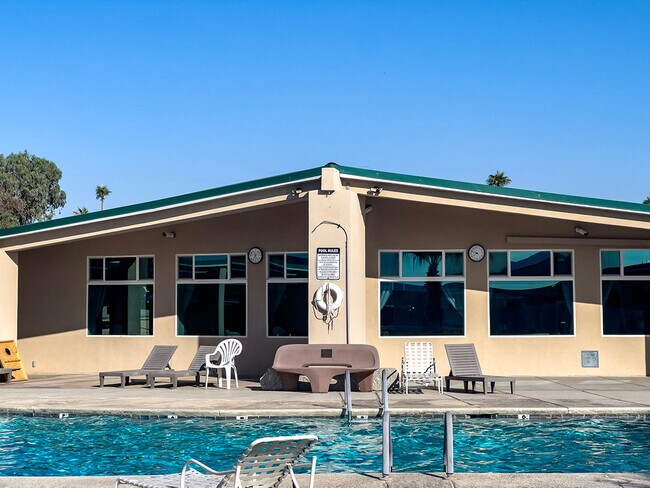 Foto del edificio - 555 Beachcomber Blvd