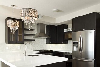 Building Photo - Walkway