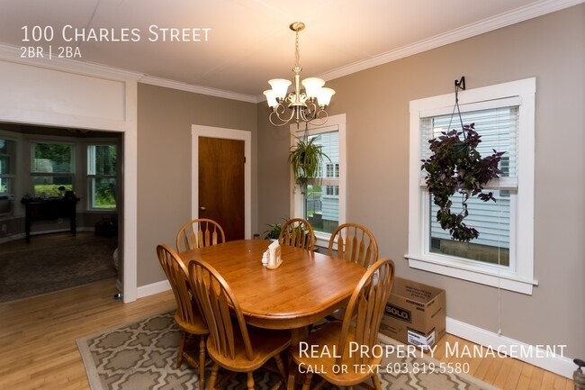 Building Photo - Spacious Rochester 2 Bedroom Duplex Availa...