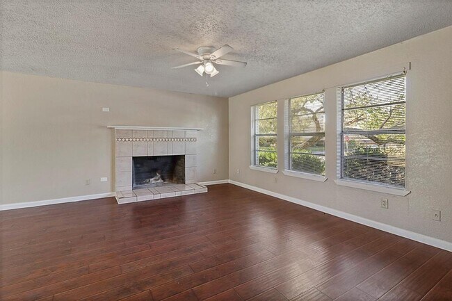 Foto del edificio - 5733 Wheaton Dr