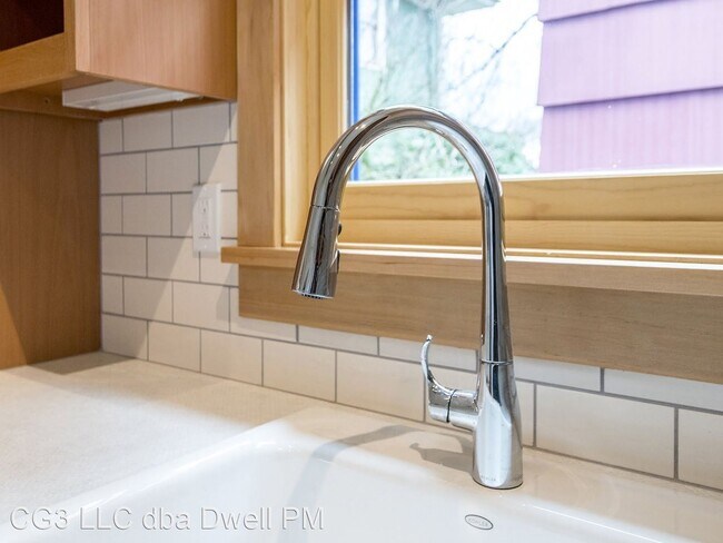 Building Photo - 1 br, 1 bath House - 2525 NE Tillamook St #B
