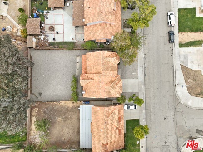 Building Photo - 37105 Zinnia St