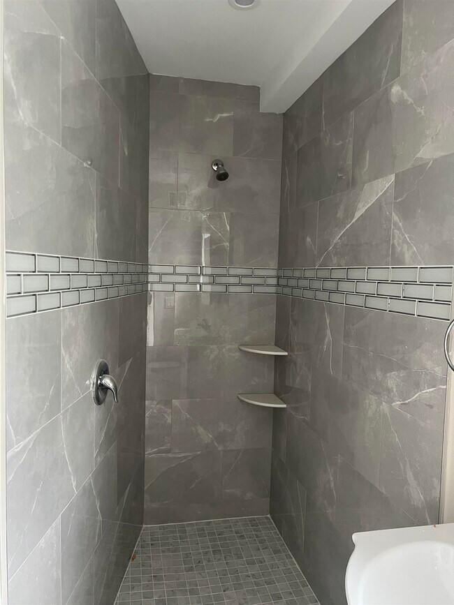 Building Photo - 250 Riverwalk Pl