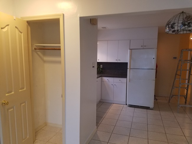 kitchen - 243 Kelly Blvd