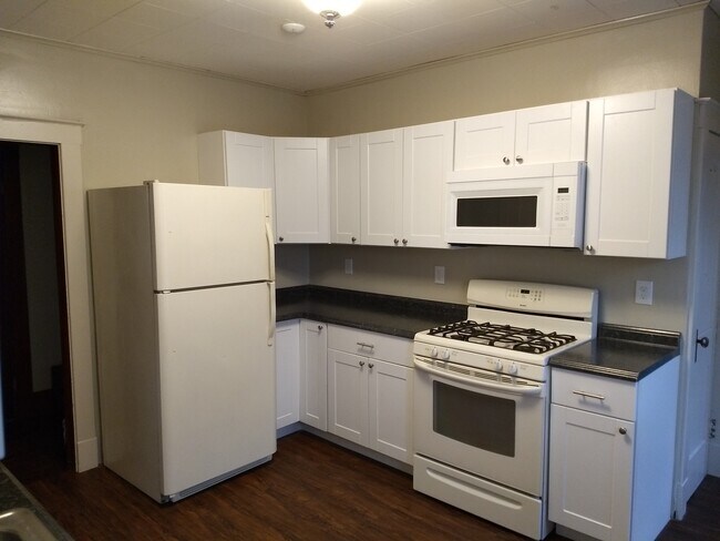 Kitchen - 21 Ellis St