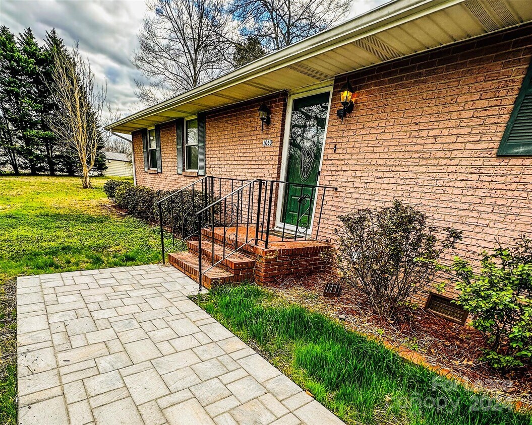 Primary Photo - 1063 Willow Ridge Ln