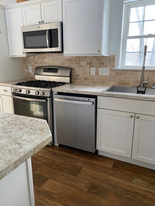 Building Photo - 3109 River Rd