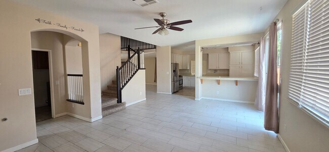 Building Photo - Lovely Home in Desirable Golf Course Commu...
