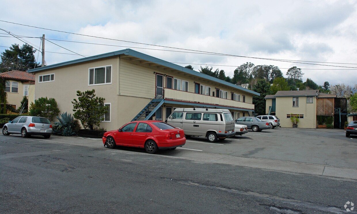 Primary Photo - 12-14 Evergreen Ave