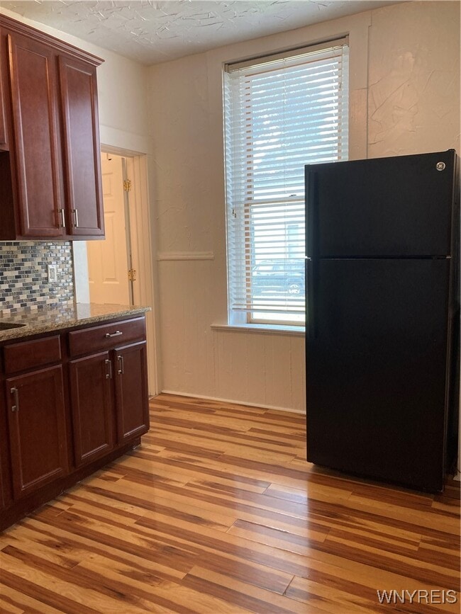 Building Photo - 76 Tracy St