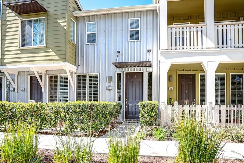 Primary Photo - 34 Quartz Ln