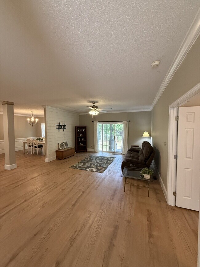 Foto del edificio - "Charming 4-Bedroom Sanctuary with 2 Full Baths in Beaufort – Spacious 2106 Sq Ft Haven!"
