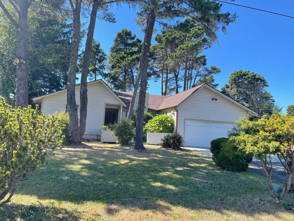 Primary Photo - 1692 Del Mar Rd