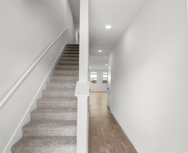 Building Photo - 133 Varner Way