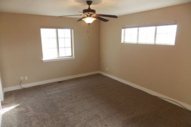 Building Photo - 926 Black Berry Way