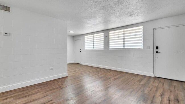 Building Photo - 1545 Spruce Terrace
