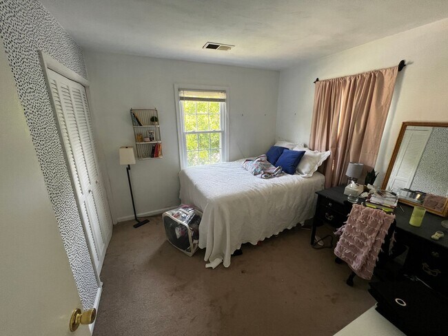 Foto del edificio - Blacksburg, 4 BR / 2.5 BA, Available June ...
