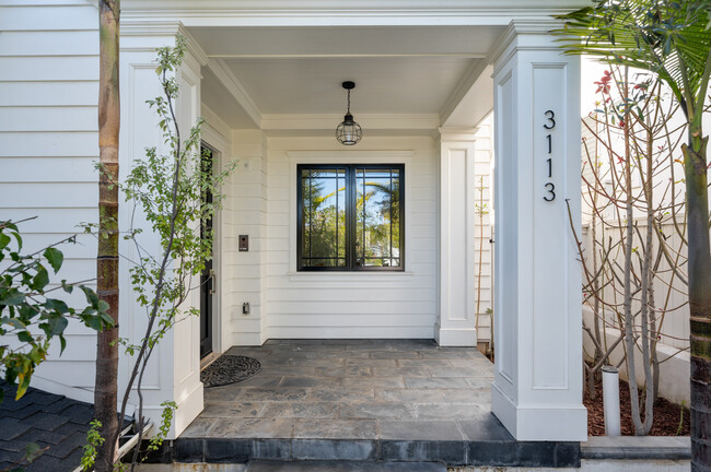 Building Photo - 3113 N Poinsettia Ave