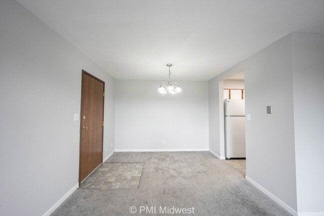Building Photo - "Charming 2-Bedroom Haven in Shelbyville w...