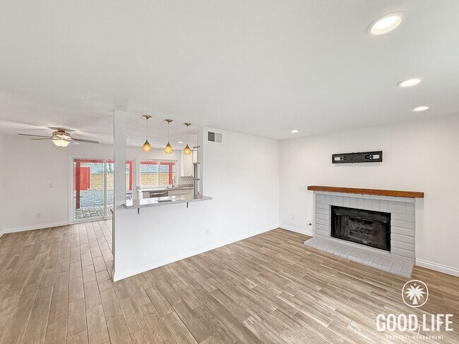 Foto del edificio - Amazing 4 Bedroom Home with Attached Garage and Updates Throughout!