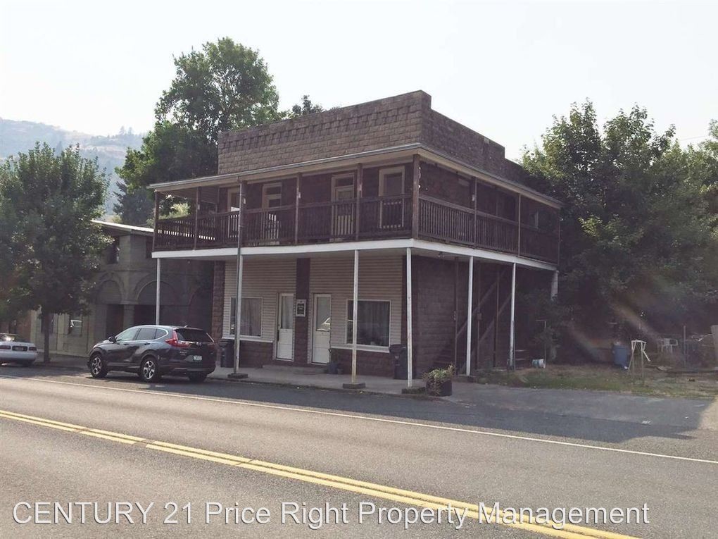 Primary Photo - 215 Main St