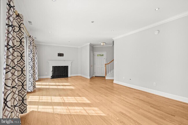 Foto del edificio - 4305 Massachusetts Ave NW