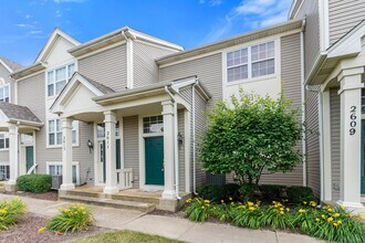 Building Photo - 2611 Canyon Dr