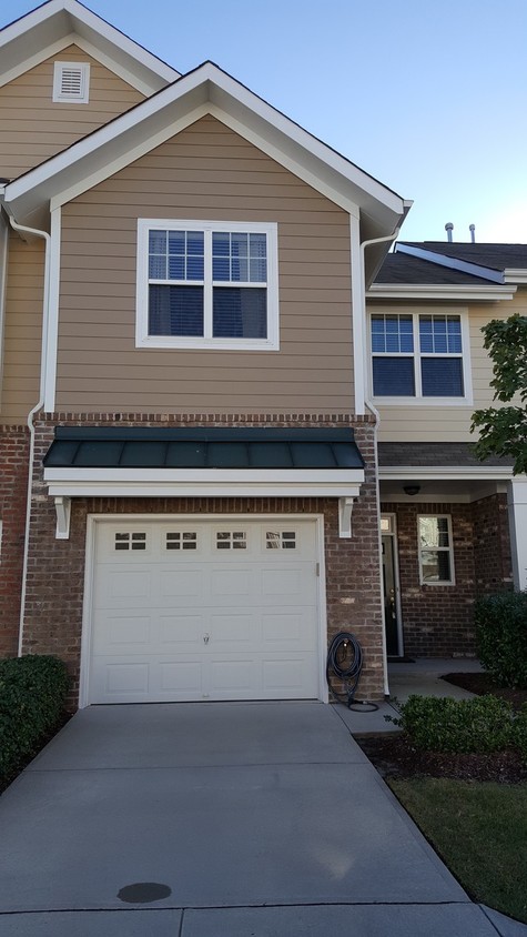 Foto principal - Townhome for rent in Brier Creek