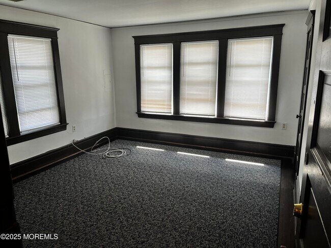 Foto del edificio - 73 Shrewsbury Ave