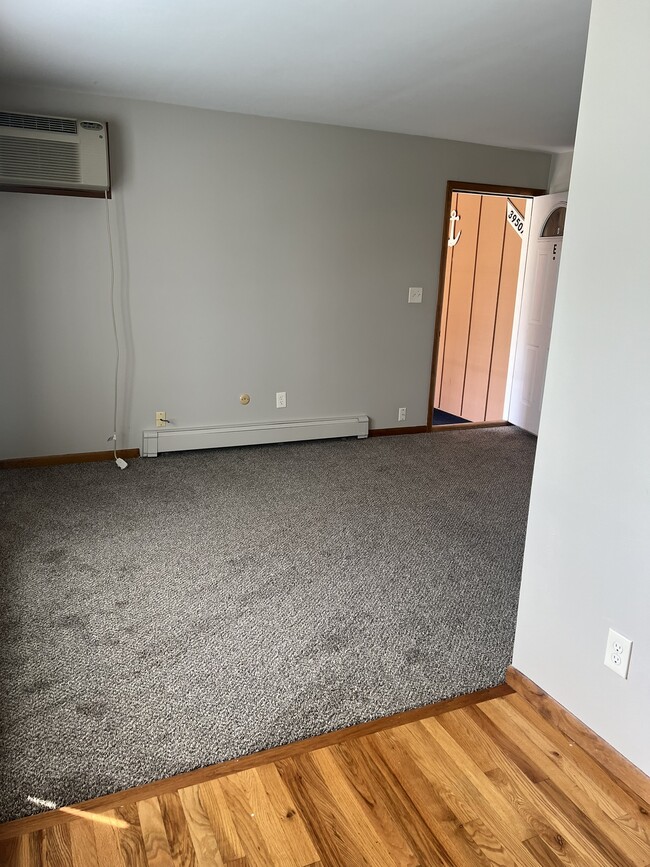 Building Photo - 39499 Muffatt St