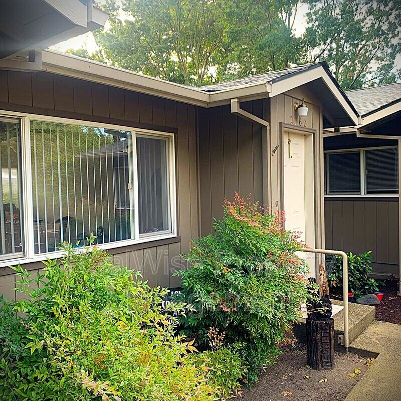 Primary Photo - 2160 NW North Hill Dr