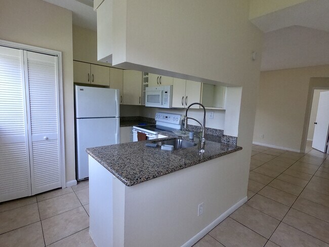 Foto del edificio - 731 Cypress Ln