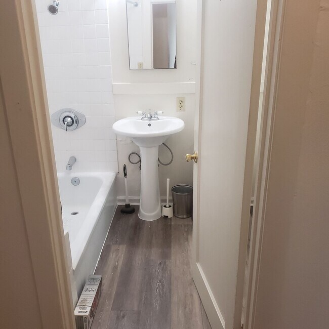 Building Photo - Great One bedroom unit Close to Ashby Bart