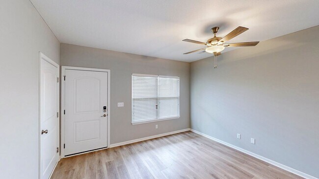 Foto del edificio - Newly Constructed Townhome in Pleasant Hill