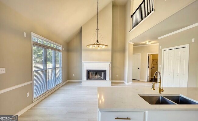 Building Photo - 2111 Highland Club Dr SE