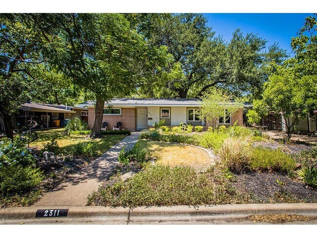 Foto del edificio - 2311 Westforest Dr