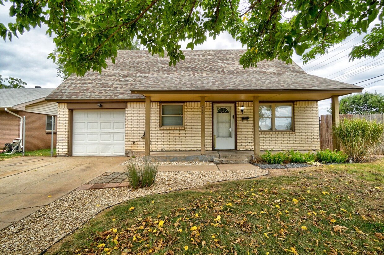 Foto principal - 4 bed, 2 bath home in Moore
