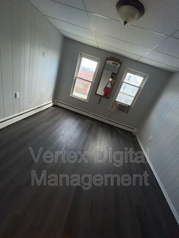 Primary Photo - 1031 Diamond Ave