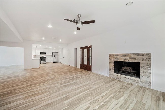 Foto del edificio - 914 Coachlight Dr