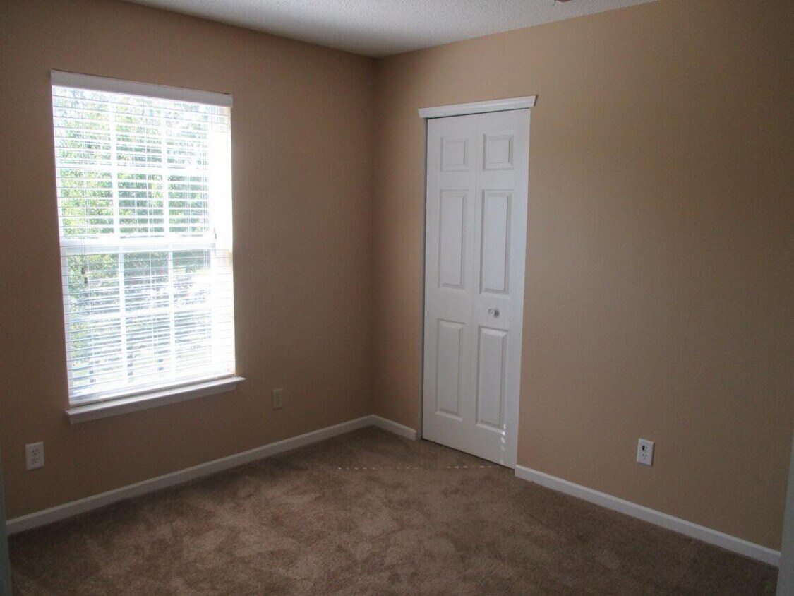 Building Photo - 4045 Orchard Valley Blvd