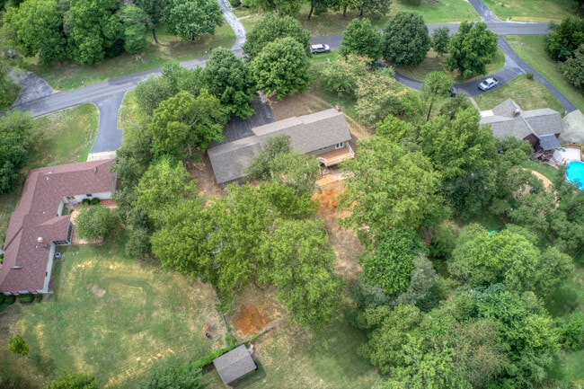 Building Photo - 202 Split Rail Dr