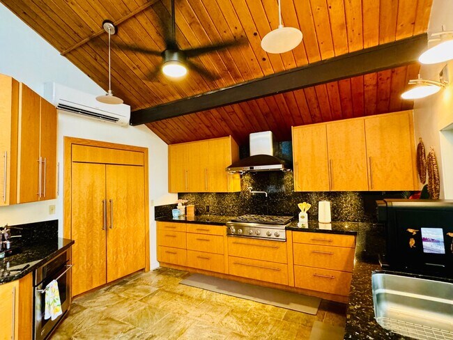 Foto del edificio - Beautiful Kailua Beachside 3 bedroom, 2 ba...